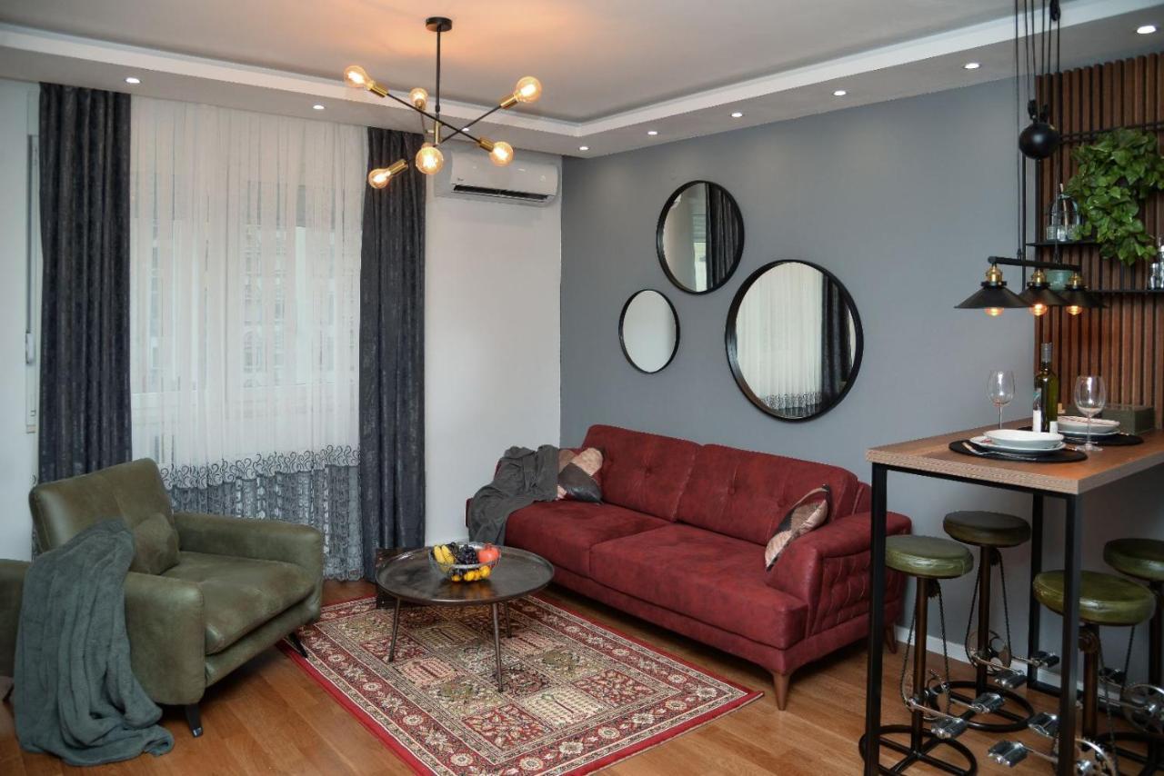 Mirror Apartment With Private Parking Novi Sad Ngoại thất bức ảnh