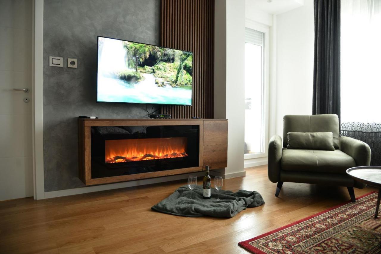 Mirror Apartment With Private Parking Novi Sad Ngoại thất bức ảnh
