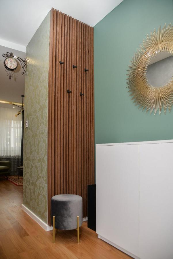 Mirror Apartment With Private Parking Novi Sad Ngoại thất bức ảnh