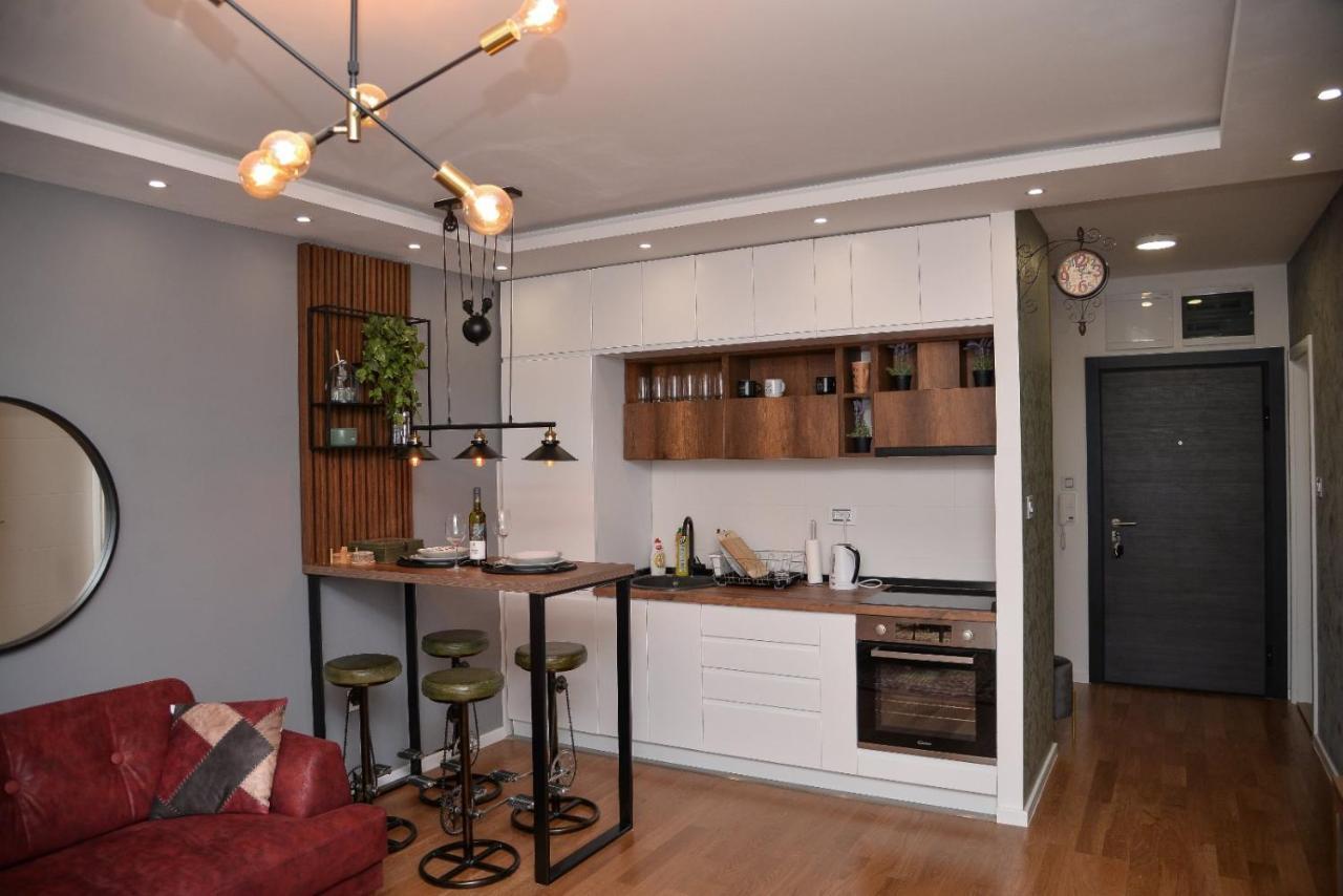 Mirror Apartment With Private Parking Novi Sad Ngoại thất bức ảnh