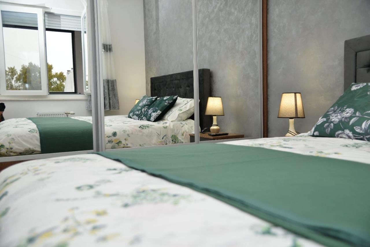 Mirror Apartment With Private Parking Novi Sad Ngoại thất bức ảnh