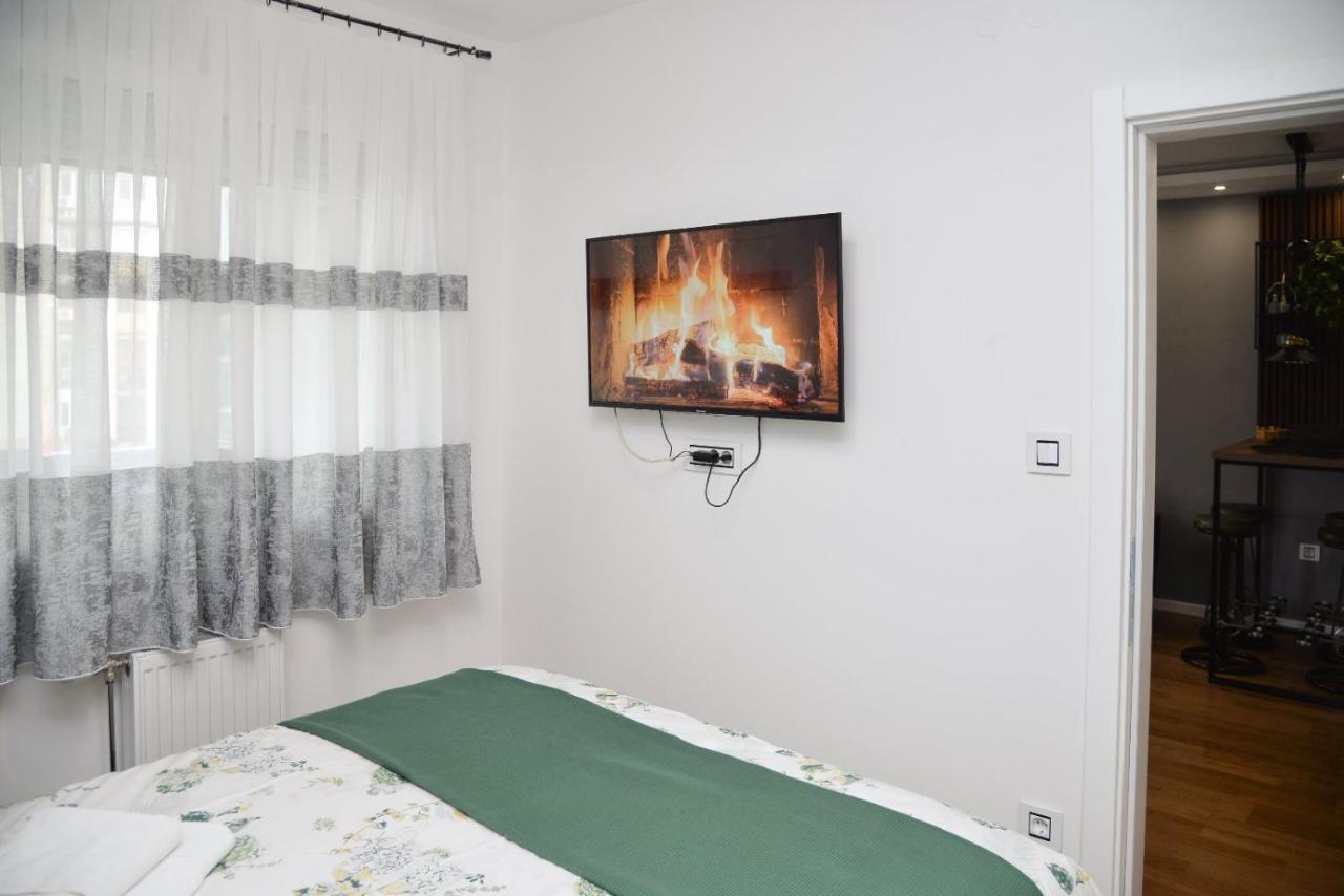 Mirror Apartment With Private Parking Novi Sad Ngoại thất bức ảnh