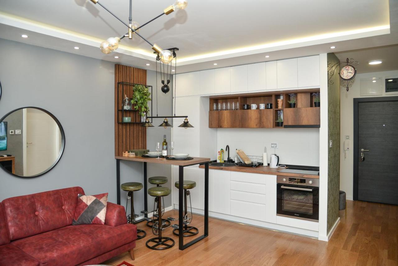 Mirror Apartment With Private Parking Novi Sad Ngoại thất bức ảnh
