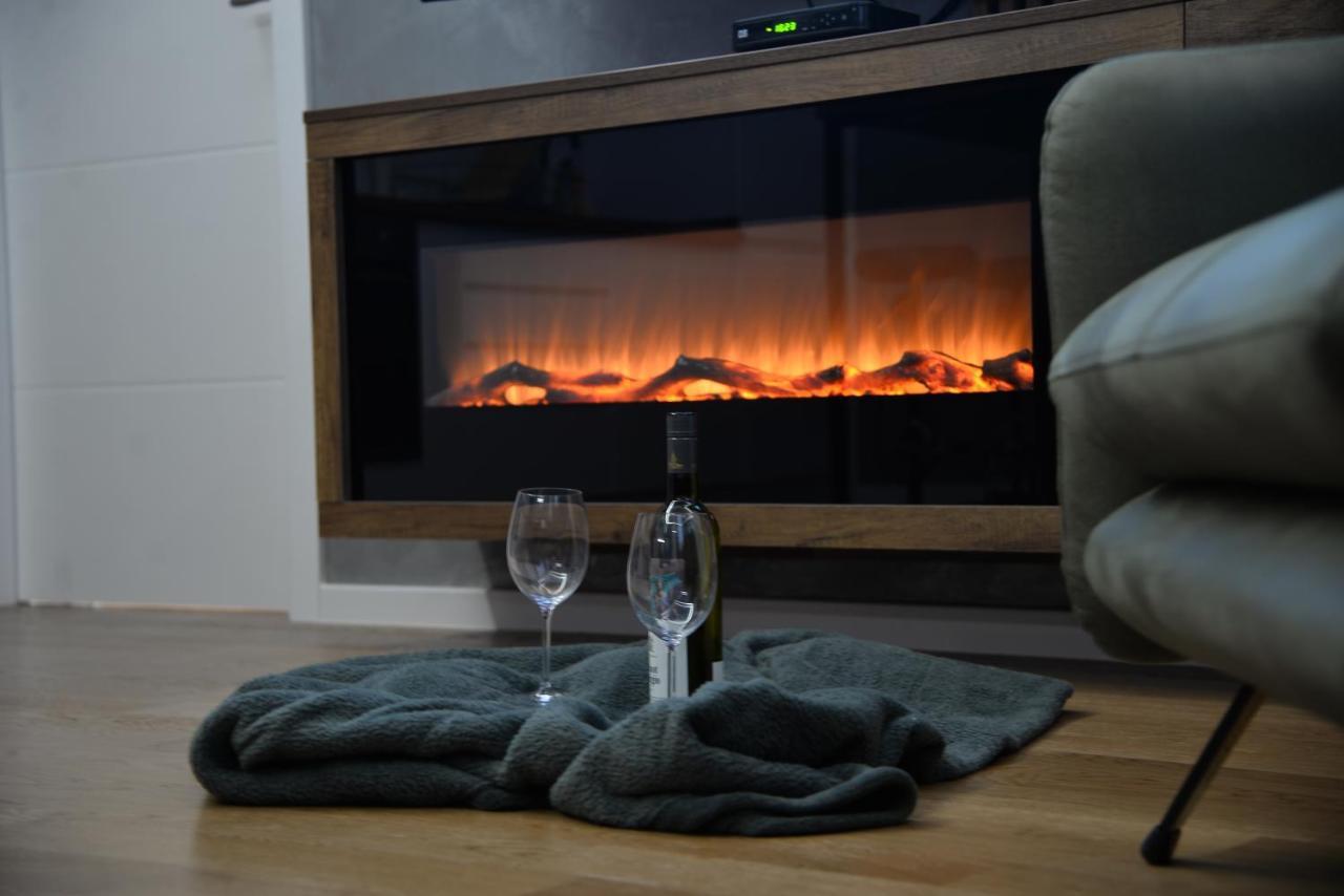 Mirror Apartment With Private Parking Novi Sad Ngoại thất bức ảnh